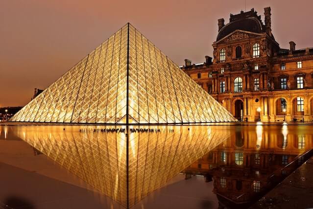 Louvre Piramidi