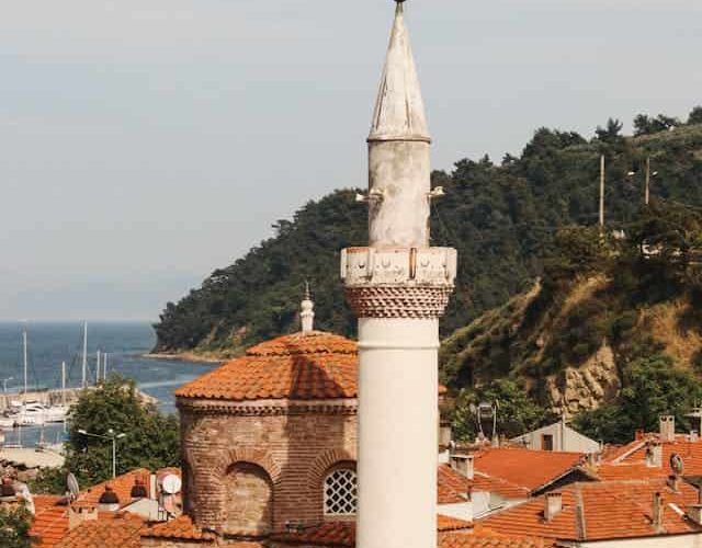 Trilye nerededir ve nasıl gidilir? Trilye Gezilecek Yerler nelerdir? Trilye gezi rehberi, tarihi ve turistik noktaları gibi soruların cevaplarını yazımızda bulabilirsiniz.