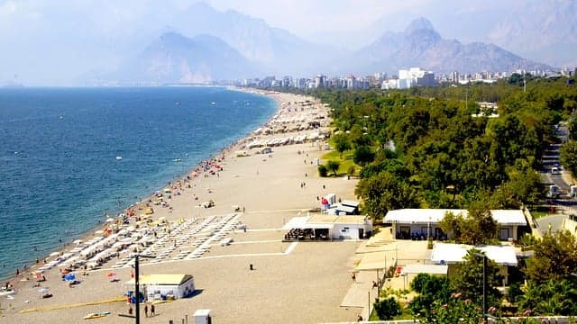 Akdeniz'in incisi olarak bilinen Antalya'da gezilecek yerler nerelerdir? Tarihi ve turistik tüm noktaları, müzeleri ve daha birçok pratik bilgiyi Antalya gezilecek yerler 2025 listemizde bulabilirsiniz.