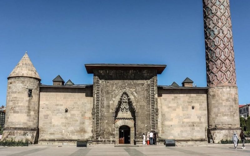 Erzurum Yakutiye Medresesi Nerede, Tarihçesi, Planı, Özellikleri