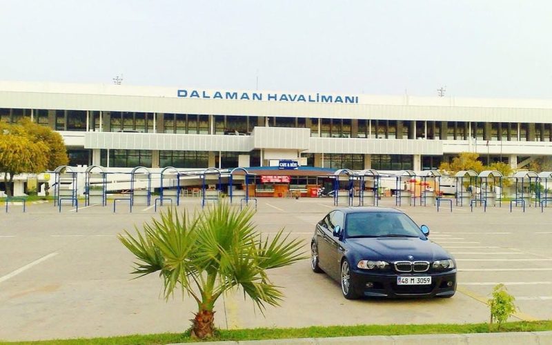 Dalaman Havalimanı’ndan Marmaris’e Nasıl Gidilir? 2025 güncel ulaşım seçenekleri, Havaş saatleri, taksi ücretleri, araç kiralama ve toplu taşıma alternatifleri bu rehberde! En hızlı, ekonomik ve konforlu yol hangisi, hemen öğrenin.