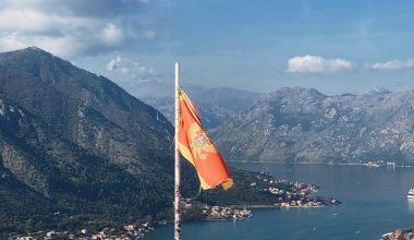 Kotor Kalesi nasıl gidilir, giriş ücreti ne kadar, kaç basamak var, ne zaman gidilmeli? Kotor’un tepesinden muhteşem manzaralar için detaylı 2025 gezi rehberi!
