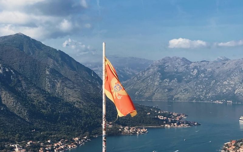 Kotor Kalesi nasıl gidilir, giriş ücreti ne kadar, kaç basamak var, ne zaman gidilmeli? Kotor’un tepesinden muhteşem manzaralar için detaylı 2025 gezi rehberi!