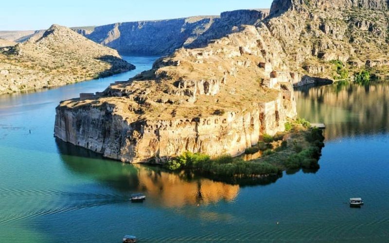 Rumkale nerede ve nasıl gidilir? Giriş ücreti ve ziyaret saatleri ne? Fırat Nehri tekne turları, pratik ipuçları ve çevre rotalar