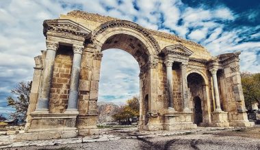 Anavarza Antik Kenti nerededir? Anavarza Antik Kenti'ne nasıl gidilir, giriş ücreti, ziyaret saatleri ve yapıları nelerdir?