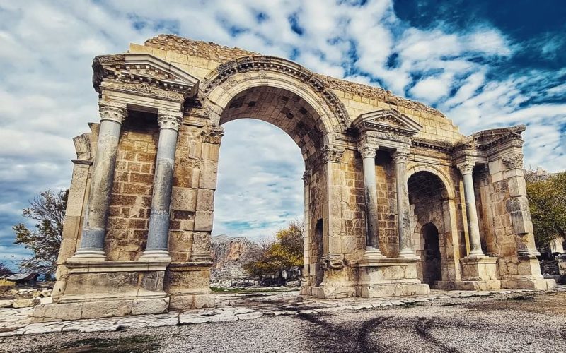 Anavarza Antik Kenti nerededir? Anavarza Antik Kenti'ne nasıl gidilir, giriş ücreti, ziyaret saatleri ve yapıları nelerdir?