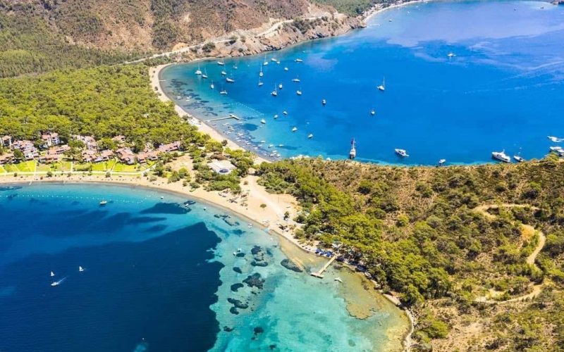 Datça gezilecek yerler listesi 2025. Datça’nın el değmemiş doğası, antik kentleri ve turkuaz koyları sizi bekliyor! İşte Datça’da gezilecek en özel yerler ve tatil için pratik öneriler.