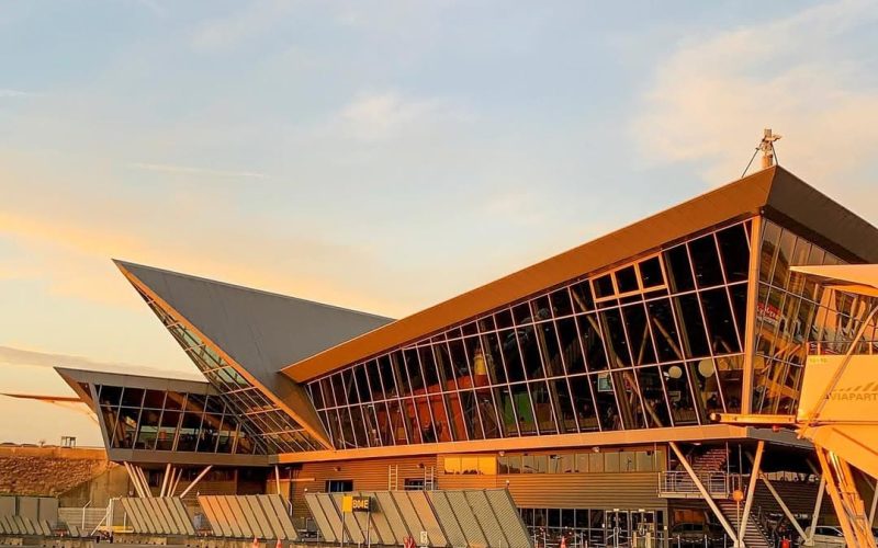 Lille Havalimanı nerededir Lille Havalanından Lille şehir merkezine ulaşım bilgisi Tüm Lille Havalimanı ulaşım bilgilerini sizler için derledik.