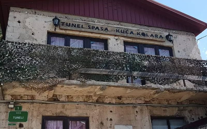 Saraybosna umut tüneli rehberinde, tünelin dramatik hikayesini, teknik detaylarını, ziyaret bilgilerini ve az bilinen gerçekleri keşfedeceksiniz.