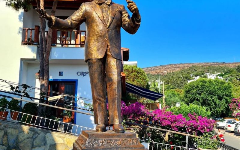 Zeki Müren Müzesi: Giriş Ücreti, Ziyaret Saatleri ve Görülecekler