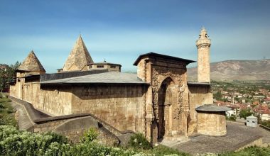 Divriği Ulu Camii ve Darüşşifası Nerede, Nasıl Gidilir, Tarihi