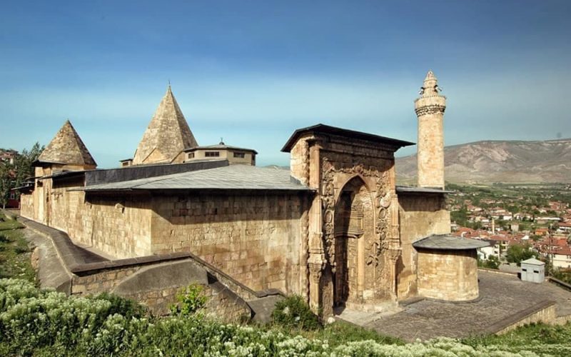 Divriği Ulu Camii ve Darüşşifası Nerede, Nasıl Gidilir, Tarihi