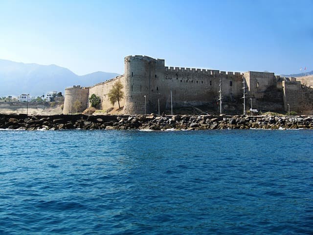 Girne Kalesi Rehberi: Giriş Ücreti, Nerede, Nasıl Gidilir