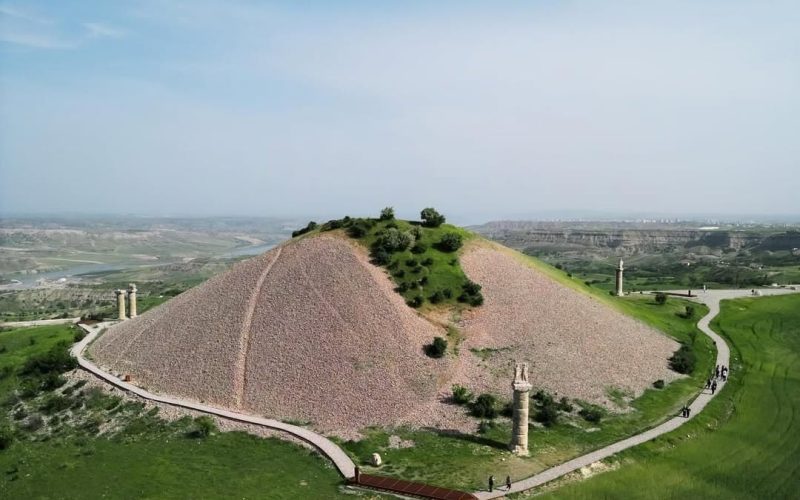Karakuş Tümülüsü Nerede Tarihi, Hikayesi ve Ziyaret Bilgileri