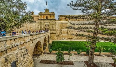 Mdina Gezi Rehberi ile Mdina Gezilecek Yerler ve Mdni'da görülecek yerler