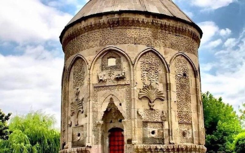 Kayseri Döner Kümbet Nerede, Tarihi, Kime Ait, Yol Tarifi