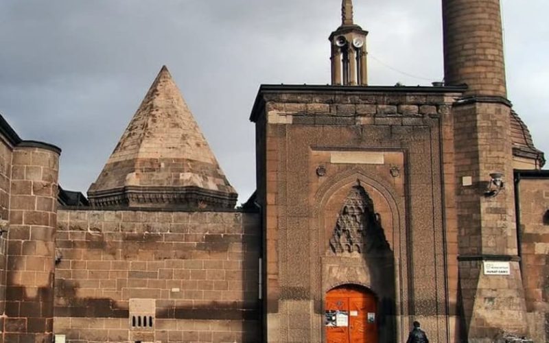 Hunat Hatun Külliyesi Nerede, Tarihi, Nasıl Gidilir, Kime Ait