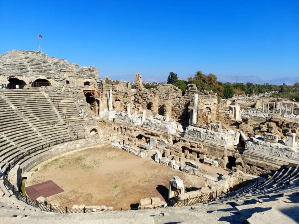 Side Antik Tiyatro