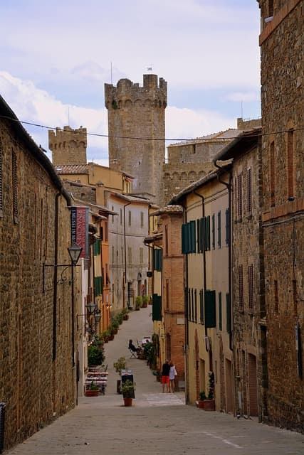  Montalcino'da Otopark Bilgisi