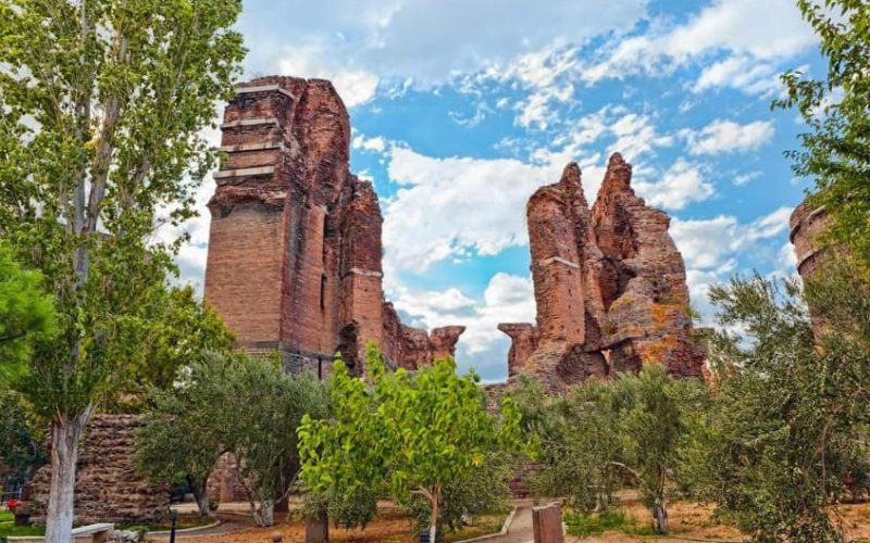 Bergama Kızıl Avlu Rehberi - Yol Tarifi, Tarihi ve Giriş Ücreti